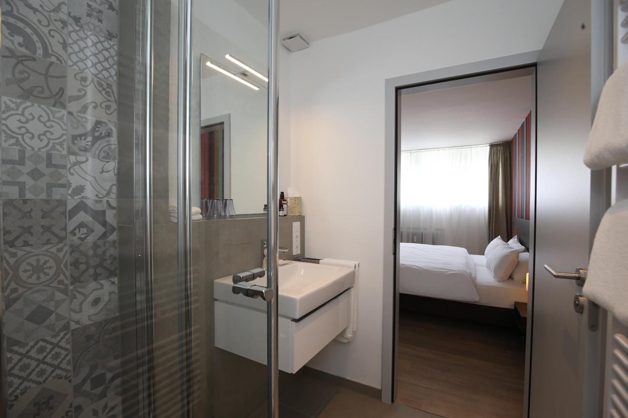 Hotel Faehrhaus Km734 Düsseldorf Chambre photo