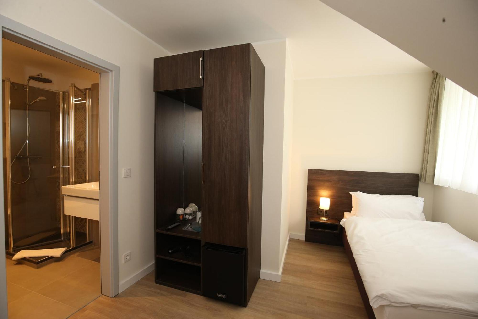 Hotel Faehrhaus Km734 Düsseldorf Chambre photo