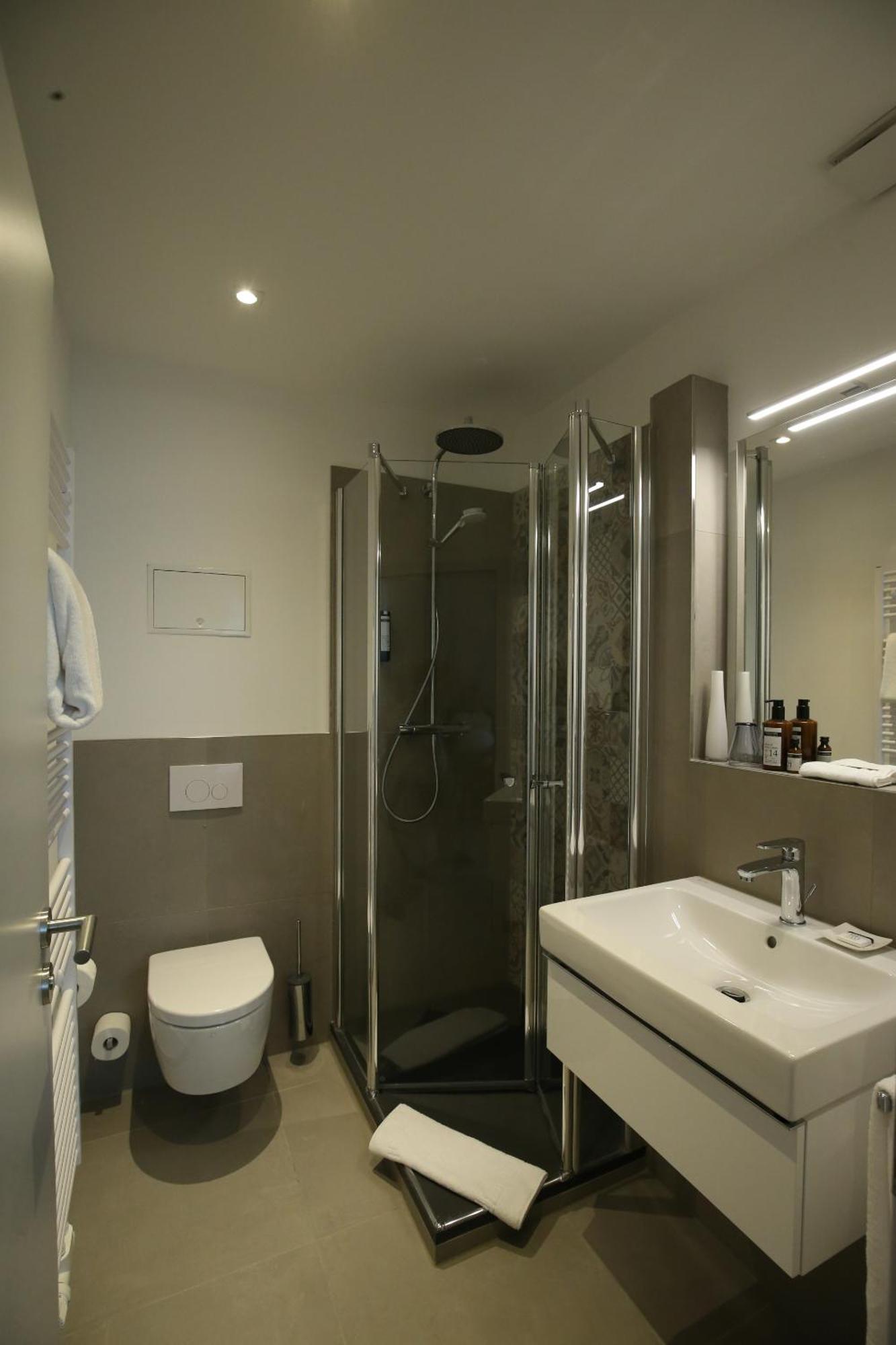 Hotel Faehrhaus Km734 Düsseldorf Chambre photo