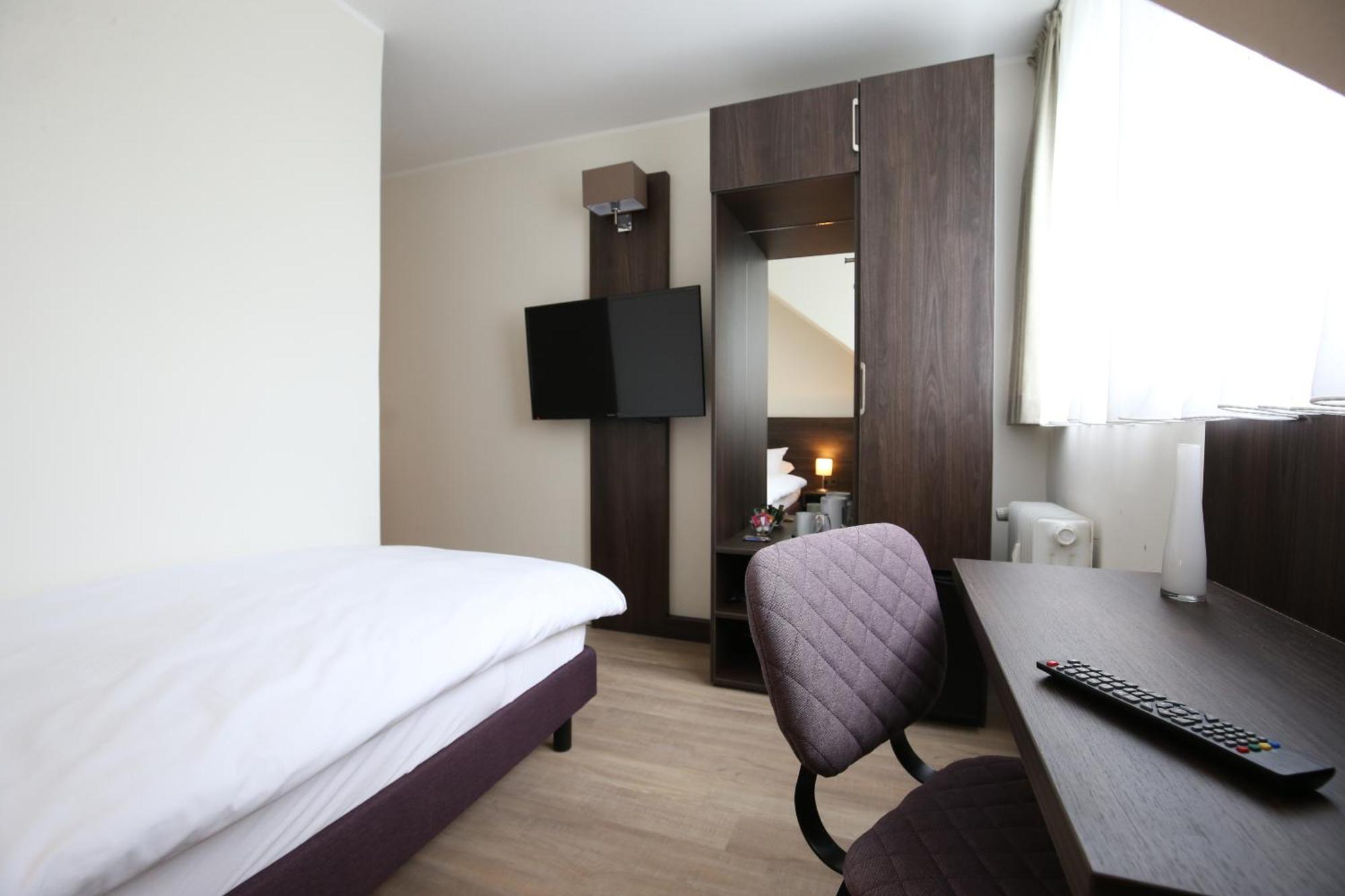Hotel Faehrhaus Km734 Düsseldorf Chambre photo