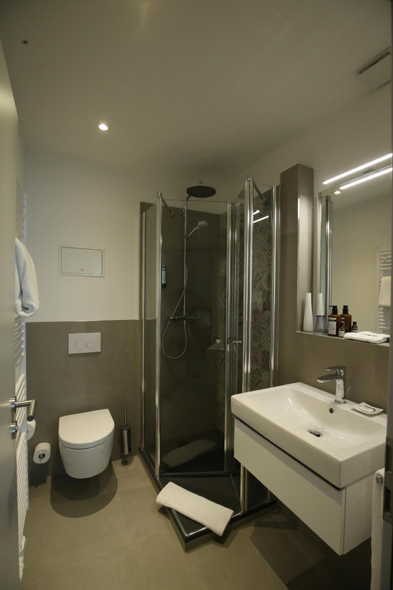 Hotel Faehrhaus Km734 Düsseldorf Chambre photo