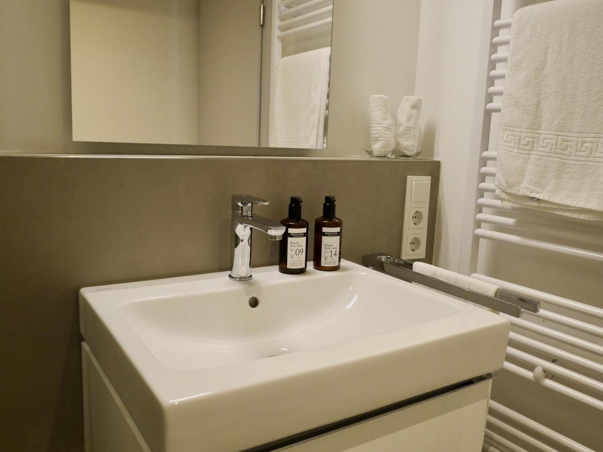 Hotel Faehrhaus Km734 Düsseldorf Chambre photo